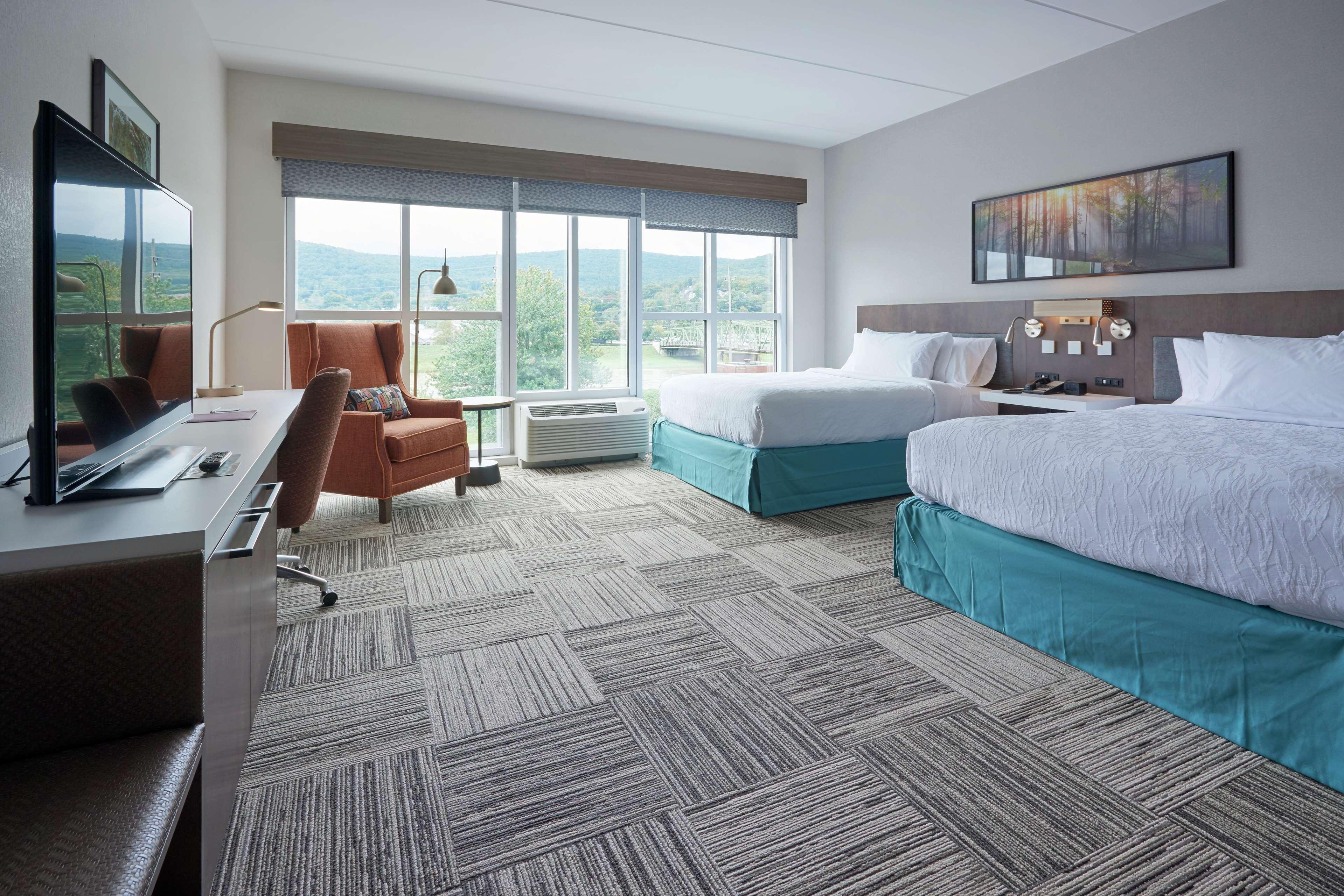 Hilton Garden Inn Corning Downtown Extérieur photo