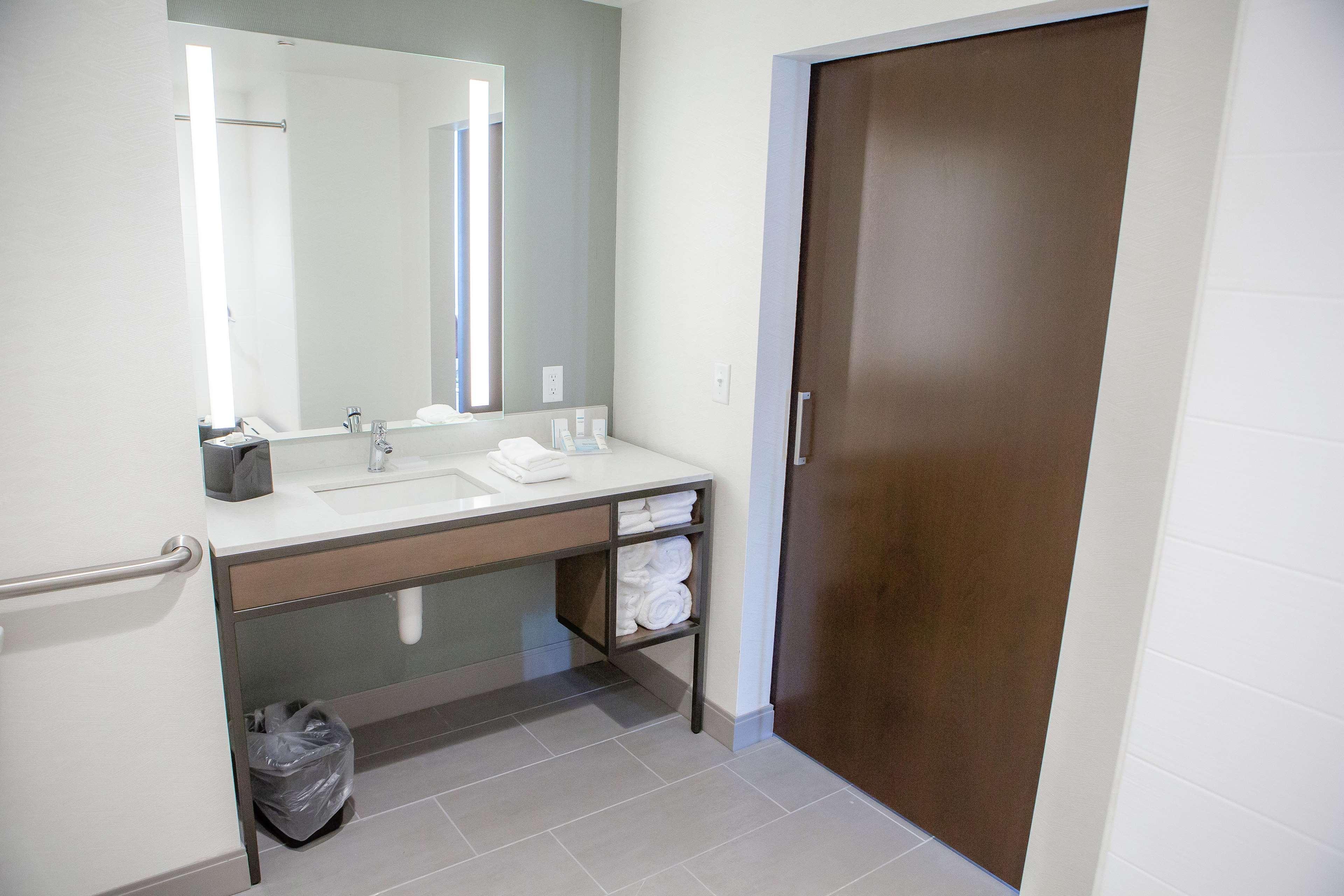 Hilton Garden Inn Corning Downtown Extérieur photo