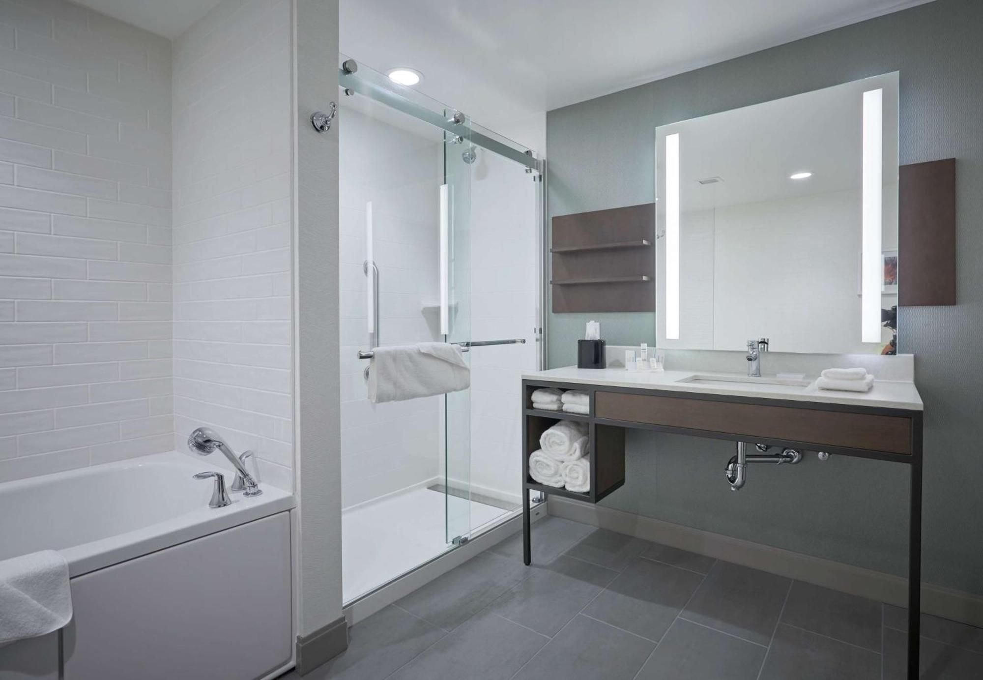 Hilton Garden Inn Corning Downtown Extérieur photo