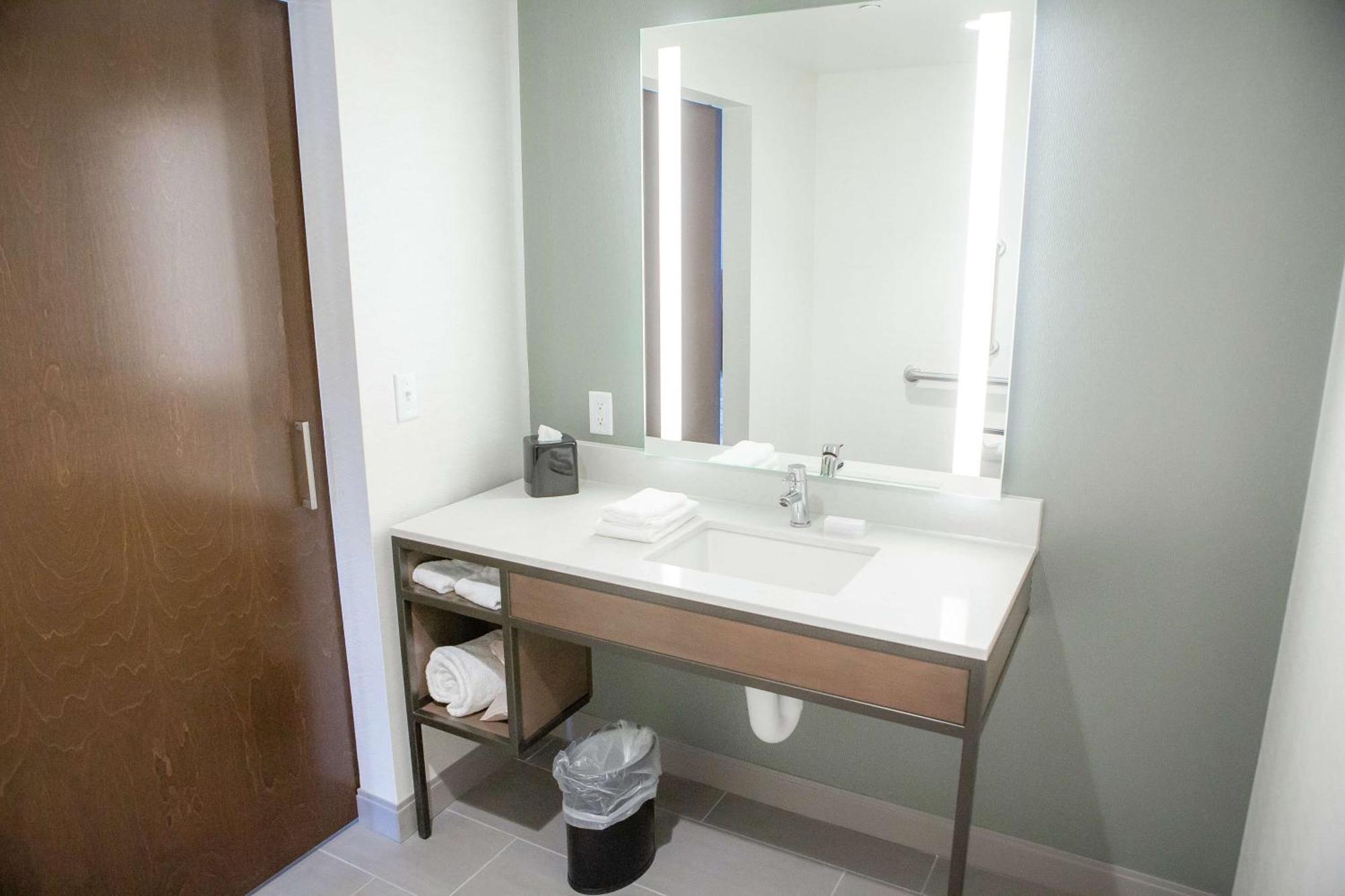 Hilton Garden Inn Corning Downtown Extérieur photo